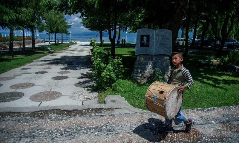 Around the lake Albania from Ohrid. - Lin village in Albania: narrow streets and coffee breaks