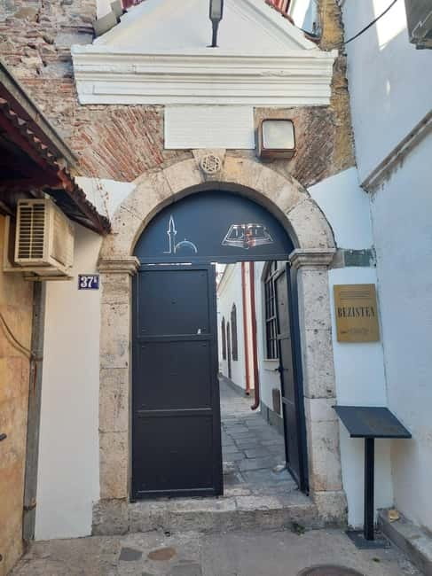 Skopje: Old town walking tour & Food tasting - Food Tastings as a Shortcut to Macedonian Everyday Life