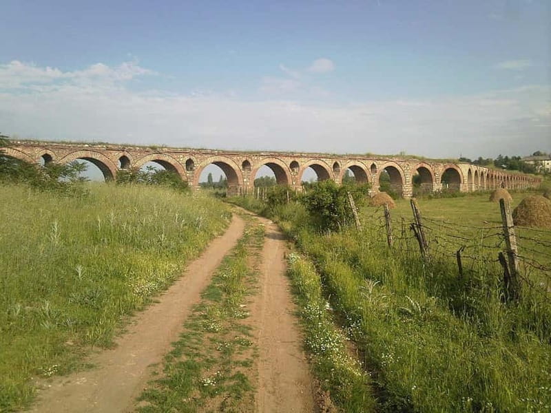 Skopje: Shutka and Aqueduct Guided Tour with Coffee - Shuto Orizari and the Romani language connection
