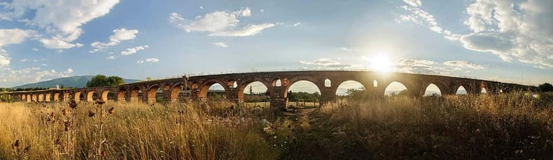 Skopje: Shutka and Aqueduct Guided Tour with Coffee - Shutka in real time: people, animals, and street details