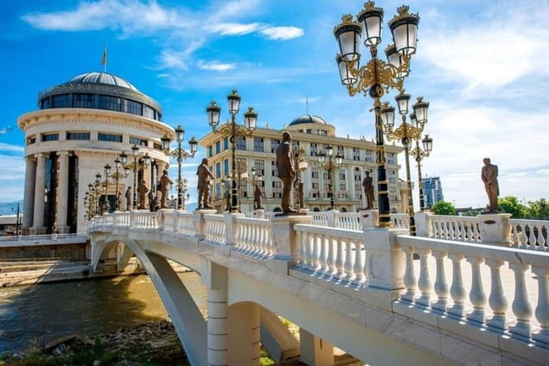 Skopje : Sightseeing Walking Custom Tour with a Local Guide - Macedonia Square and Alexander the Great, plus the renovation story