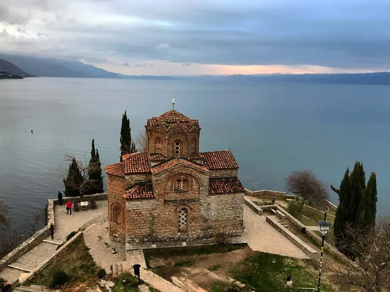 Tirana: Lake and Town Ohrid Day Trip - Getting oriented on Ohrid’s old town walk
