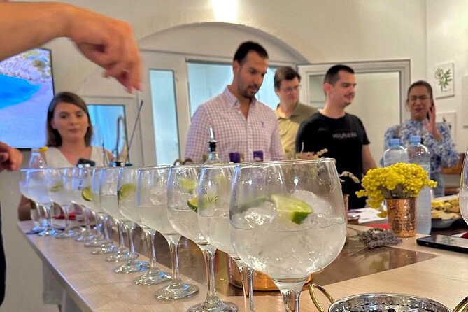 Unique Smidgin explore and tasting tour - Ruben Palace to Smidgin Distillery, right in the city center
